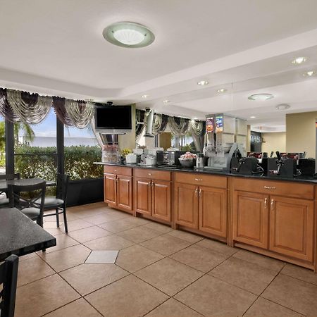Super 8 By Wyndham Fort Myers Zewnętrze zdjęcie