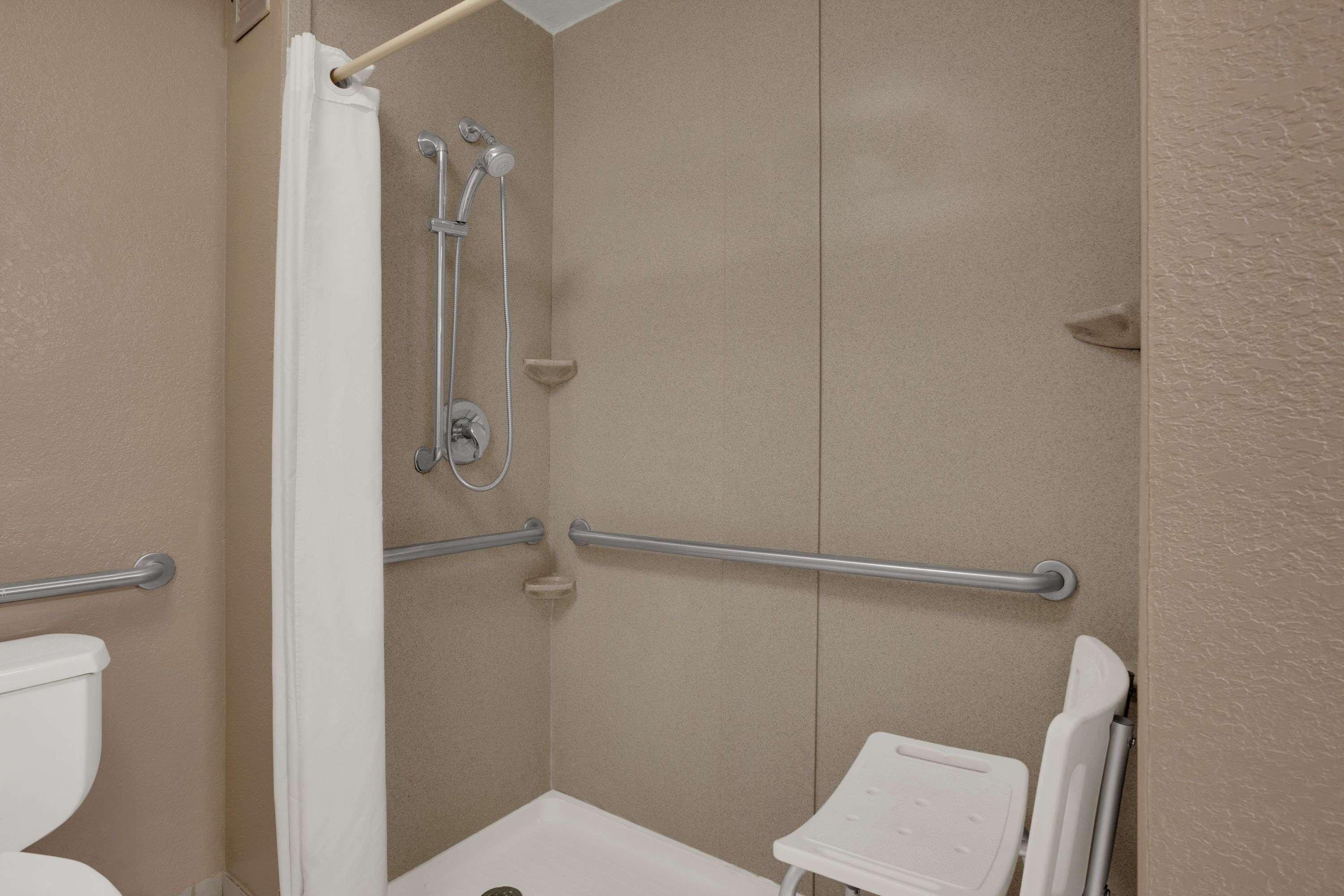Super 8 By Wyndham Fort Myers Zewnętrze zdjęcie