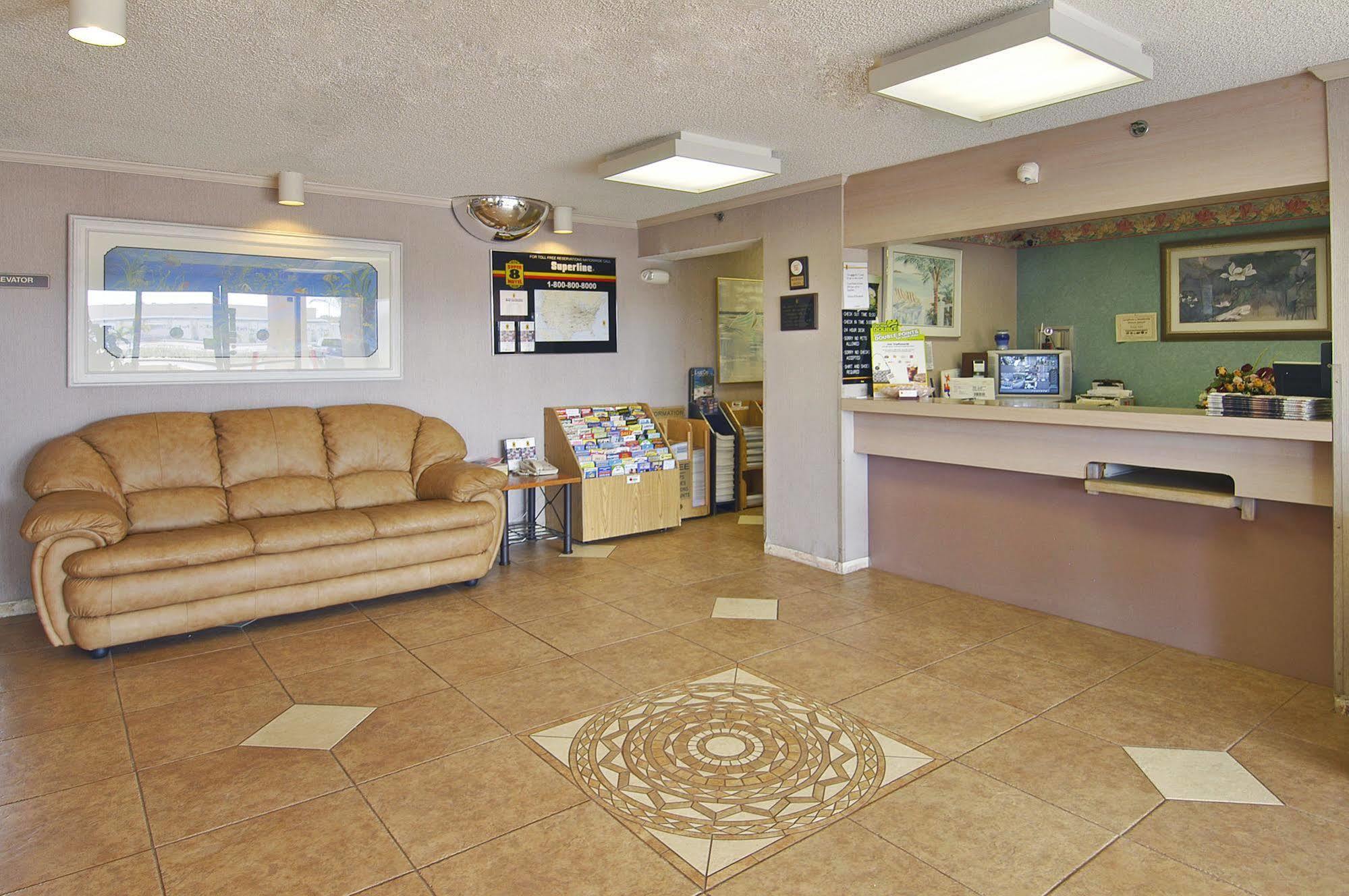 Super 8 By Wyndham Fort Myers Zewnętrze zdjęcie