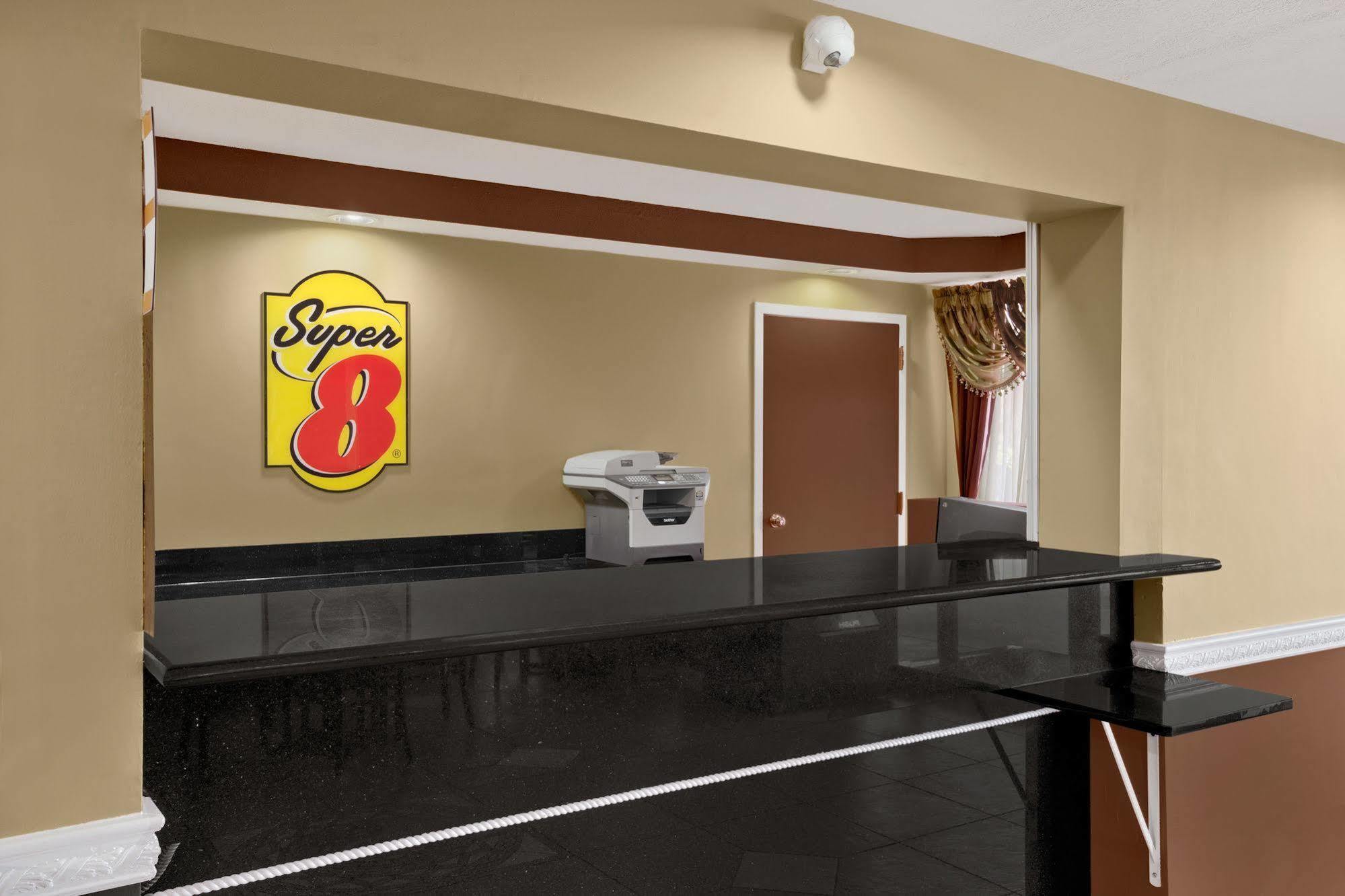 Super 8 By Wyndham Fort Myers Zewnętrze zdjęcie